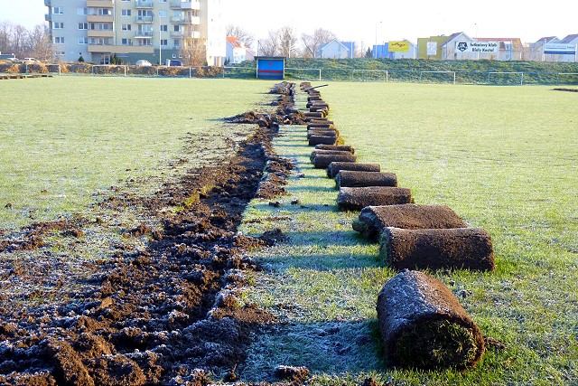 V Bielom Kostole budujú systém zavlažovania ihriska, mužstvo povedie na jar nový tréner