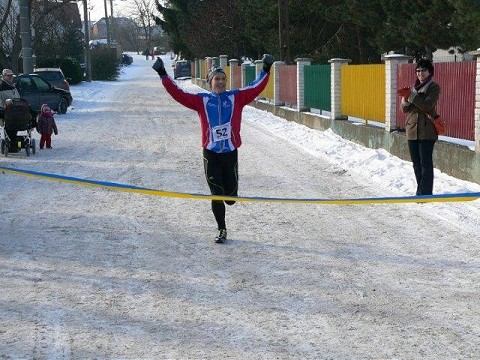 V Dolných Orešanoch sa lúčili s rokom behaním, Silvestrovský kros vyhral Piják