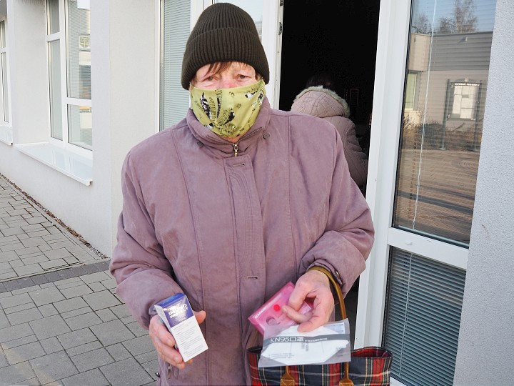 V Cíferi aj v Suchej nad Parnou rozdávajú seniorom vitamíny