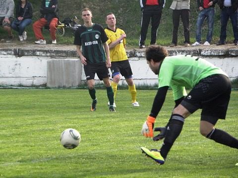 FOTO: V Zelenči sa po zápase s Malženicami tlieskalo