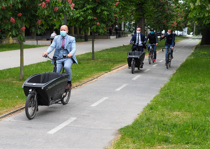Trnava opäť ponúka na testovanie rodinné cargo elektrobicykle
