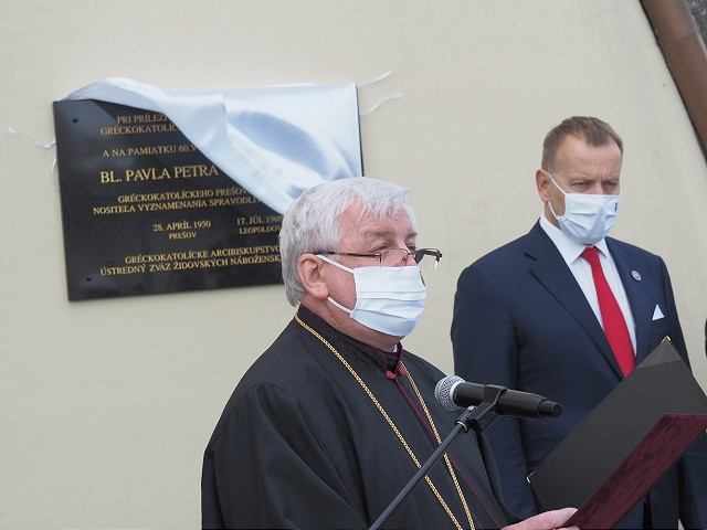 Väzneného biskupa Gojdiča pripomína v Leopoldove pamätná tabuľa