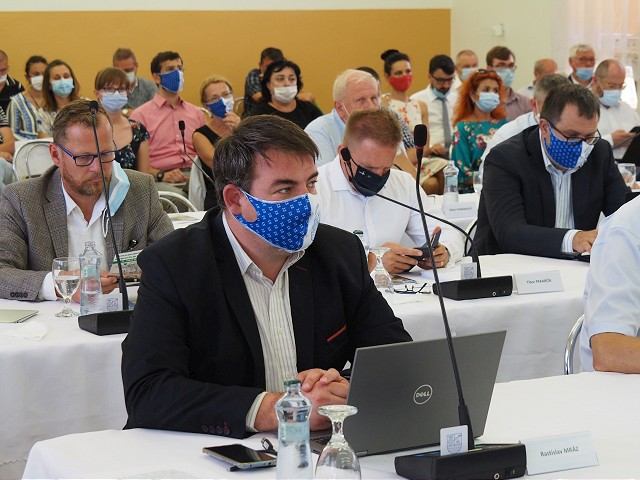 Zrušili Záhradnícku školu v Piešťanoch, Obchodnú akadémiu v Hlohovci aj zariadenie na Dobrej Vode
