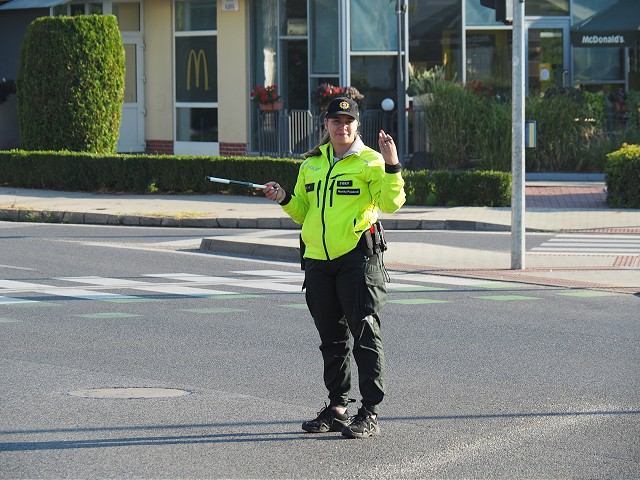 Na križovatke pri City Arene v Trnave nefungujú semafory, riadia ju policajti