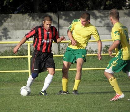 Futbal, OSA: Majcichov vyhral v Dechticiach, Biely Kostol v Pavliciach