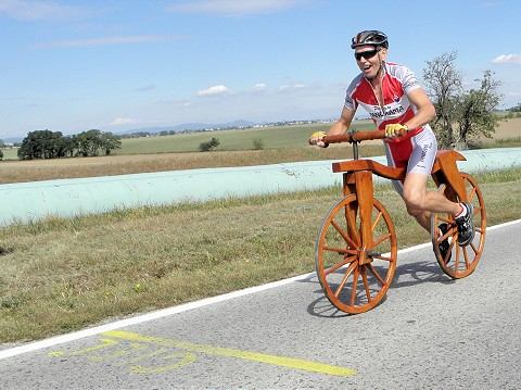 Cyklista Karol Lipovský sa pokúsi na Slávii zdolať svetový rekord
