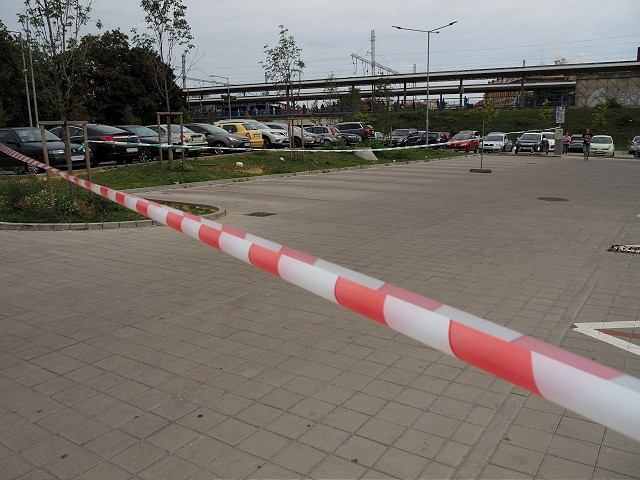 Časť parkoviska pri nemocnici uzavreli pre odbery vzoriek na testy COVID-19