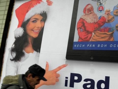 Ježiš v podaní SNS vyzerá ako reklamný panák Coca Coly