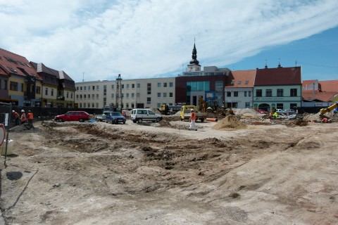 S budovaním parčíka pri univerzite meškajú, termín ale stihnú