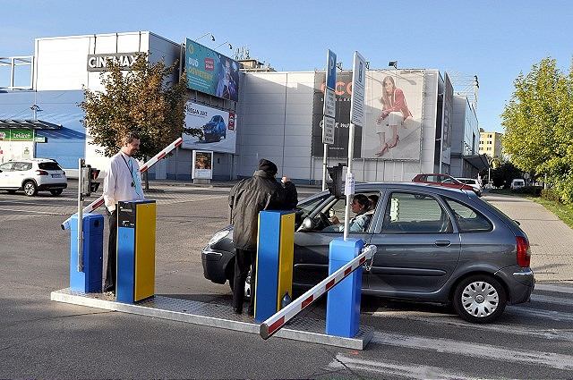 Pri Maxe končí bezplatné parkovanie, nákupné centrum osadilo závory