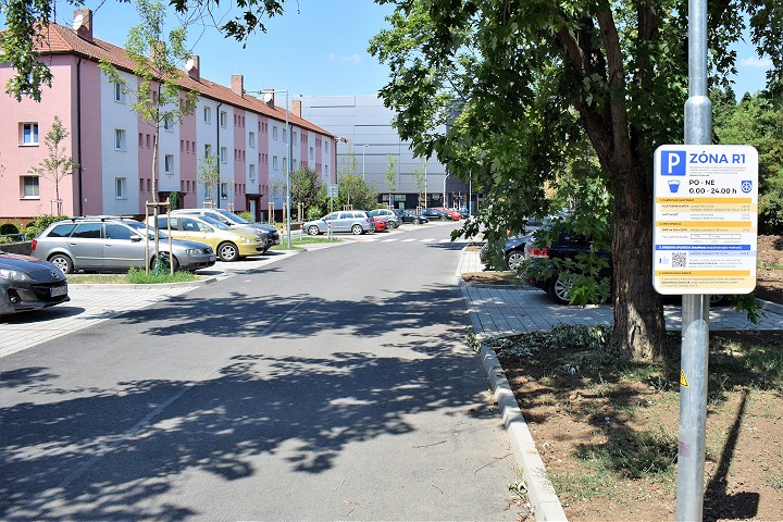 Parkovacie karty si kúpilo vyše 200 obyvateľov z prvej rezidentskej zóny v Trnave