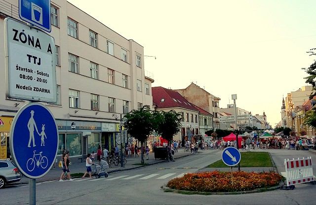 Počas jarmoku sa za parkovanie platí dlhšie, spoplatnené je aj v sobotu