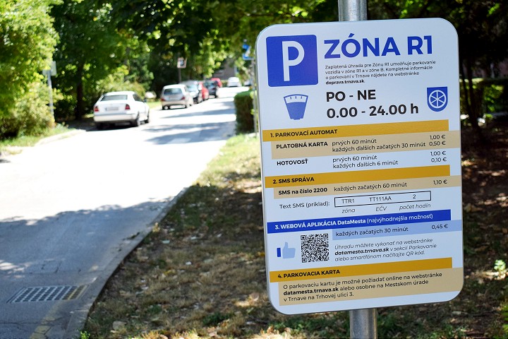 Trnava pred piatimi rokmi zaviedla platené parkovanie aj mimo hradieb