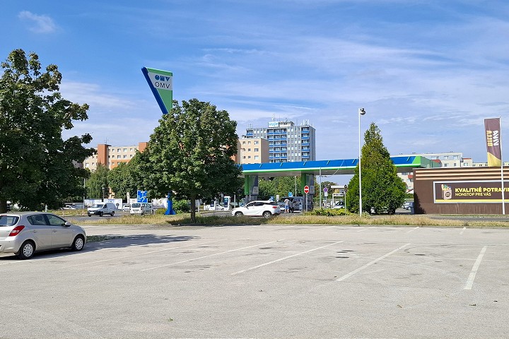 Trnava ponúkla Na hlinách 300 eur za parkovanie ďalej od bytu. Aký bol záujem?