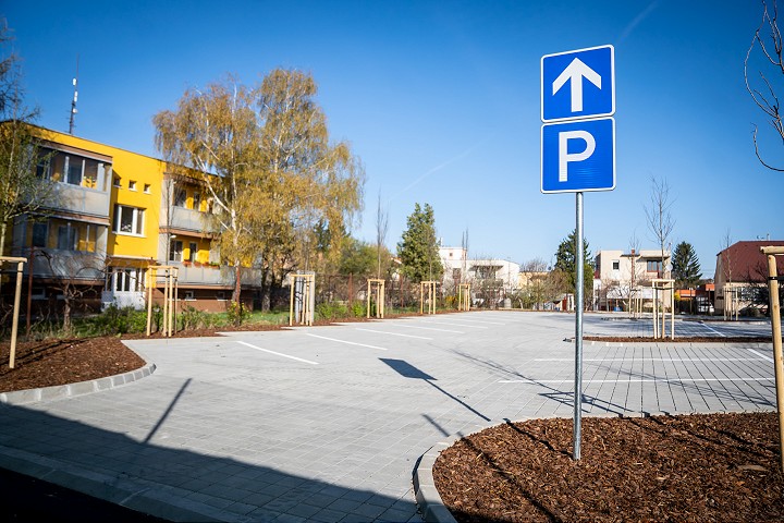 Na zdravotníckej škole vytvorili nové parkovisko pre zamestnancov