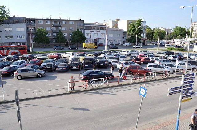 Mesto sa dohodlo so železnicami, do prenájmu získa parkovisko pred stanicou