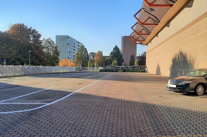 Namiesto trhoviska parkovisko. Pri zimnom štadióne vytvorili 56 miest