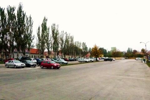 Vlámal sa do auta pri Relaxe, policajti ho prichytili pri čine