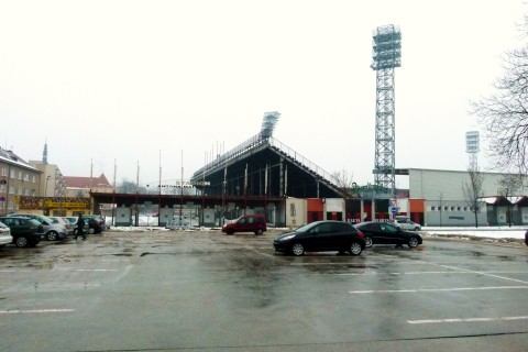 Radnica môže vyberať poplatok aj na predaných parkoviskách