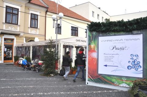 Vianočné trhy: Podnikateľka tvrdí, že je v strate pre biele búdy