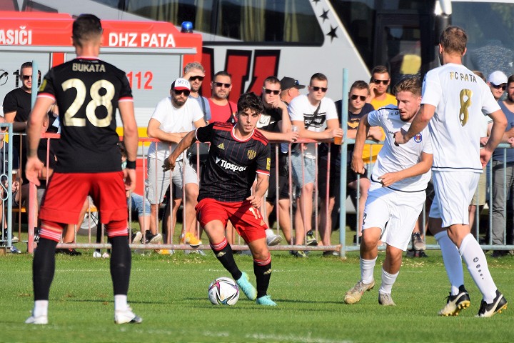 Do Paty prišlo na pohár 2100 divákov, Spartak o postupe rozhodol rýchlymi gólmi