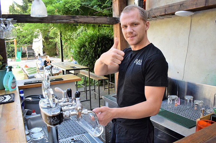 Do Paty príde Spartak, barman z Čajky chce načapovať gólovú prihrávku
