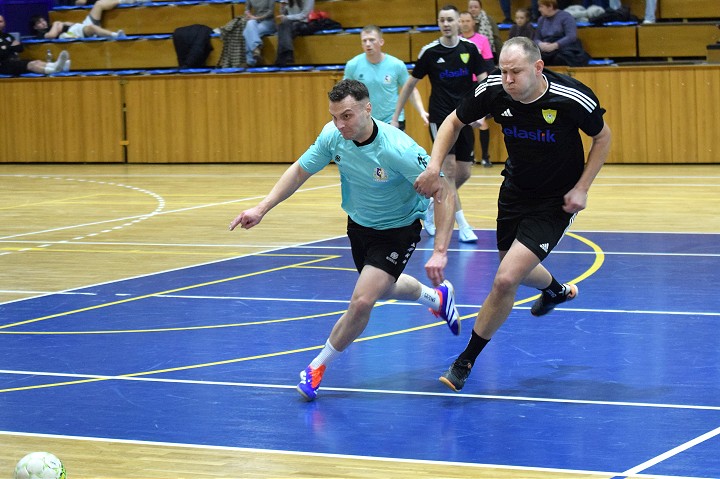 S vrhom guľou sa dostal do reprezentácie, Patrik Bučko dnes strieľa góly za Bojničky