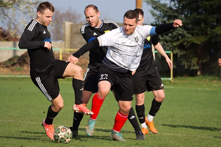 Futbal, 7. liga: Červeník strelil deväť gólov, Zvončín zdolal Kátlovce