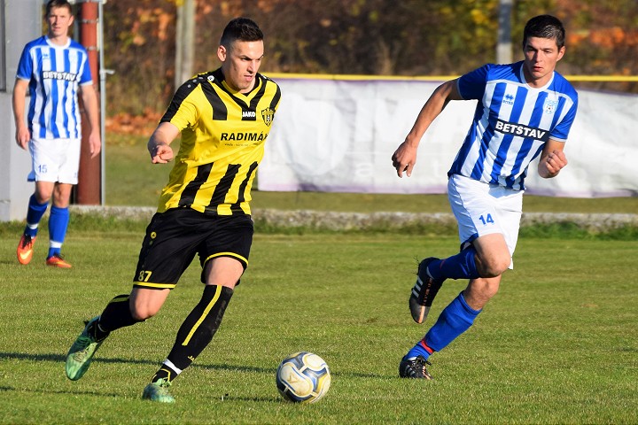 Futbal, 7. B: Trakovice v závere zápasu vydolovali remízu s Veľkými Kostoľanmi