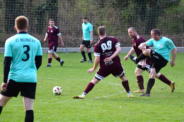 Futbal, 9. liga: Béčko Vrbového zakoplo, Bojničky znížili stratu na lídra