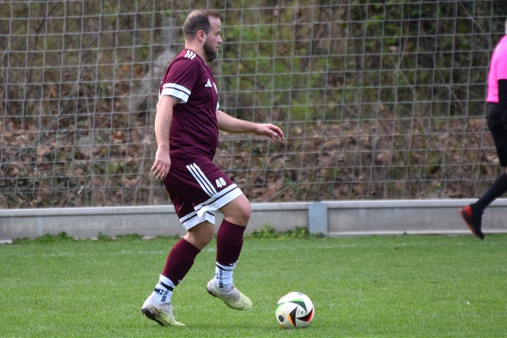 Futbal, 9. liga: Posilnené Vlčkovce zdolali Bojničky, Buková má nového strelca