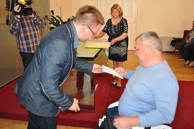 Obdarovali neziskovky: Výťažok z mestského plesu rozdelili do správnych rúk