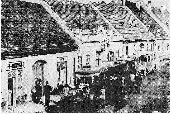 Autobusy zabezpečujú dopravu v Trnave už sto rokov