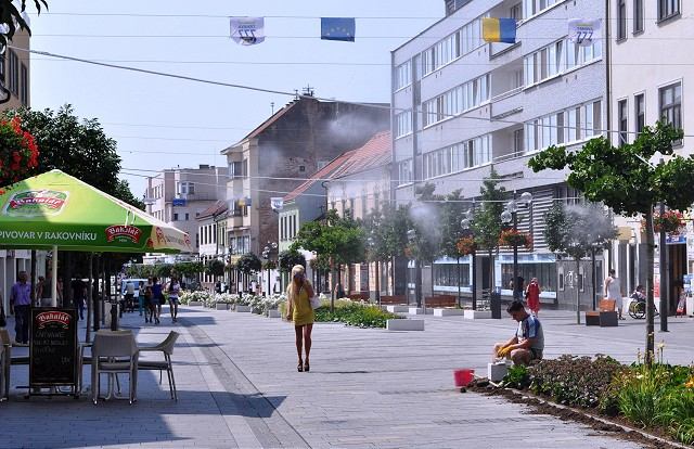 Novinka na pešej zóne v Trnave: Ovzdušie ochladzujú rozprašovačmi vody