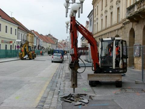 FOTOGALÉRIA: Rekonštrukcia najstaršej pešej zóny sa začala