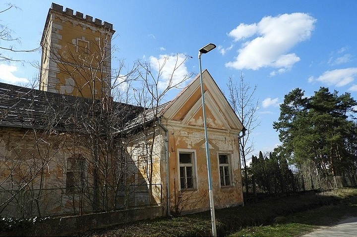 Sokolovce kúpia zdevastovaný kaštieľ, park obnovia a sprístupnia pre verejnosť