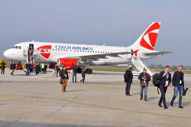 Netradičná oslava: Na letisku v Piešťanoch pristál Airbus z Prahy