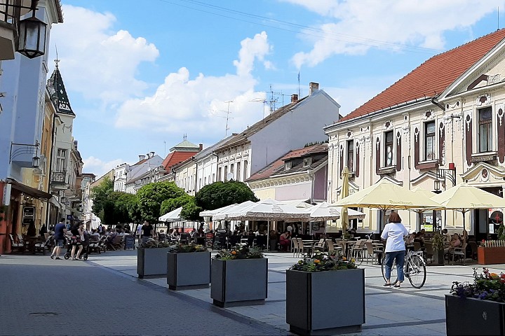 Piešťany urobili krok k podnikateľom: Za letné terasy nebudú platiť mestu daň