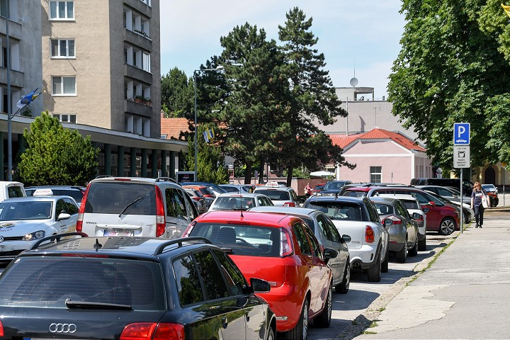 Petíciu proti parkovacej politike rozbehli po Trnave aj v Piešťanoch