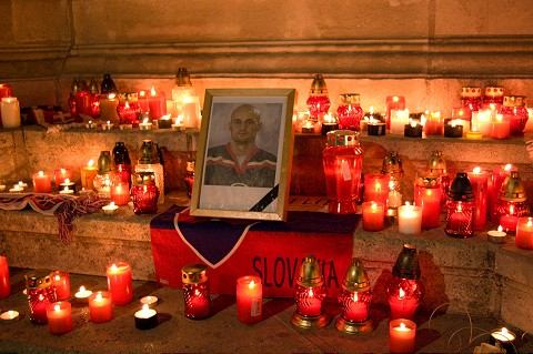 VIDEO: Trojičné námestie plakalo za Demitrom