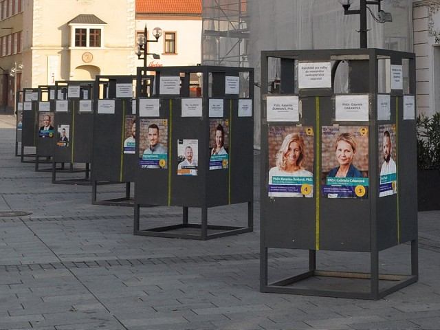 Predvolebné plagáty: Ministerstvo považuje postup mesta za správny