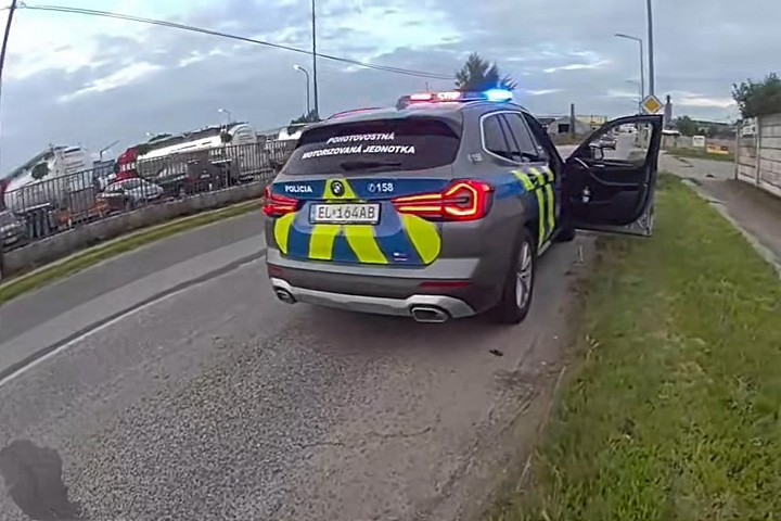 Nočná naháňačka na Ružindolskej, Seat skončil na streche