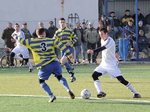 Futbalisti Piešťan vyprášili Sereď a útočia na čelo tabuľky