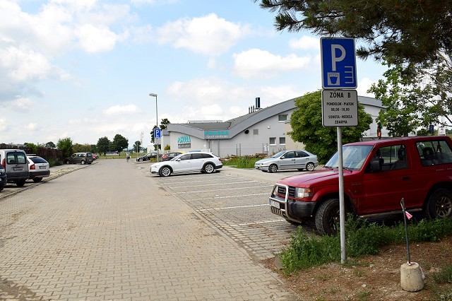 Pri Pohode spoplatnili parkovanie, chýbalo tam legálne dopravné značenie