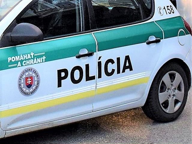 Chytili Čecha, ktorého hľadali piešťanskí policajti za prepadnutie trafiky