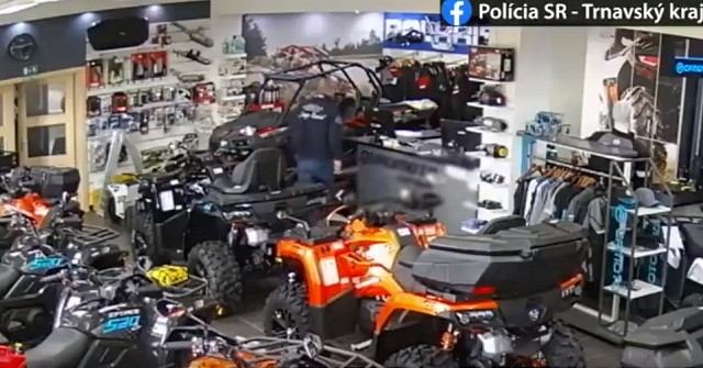 V piešťanských firmách ukradol 3900 eur, zachytili ho kamery