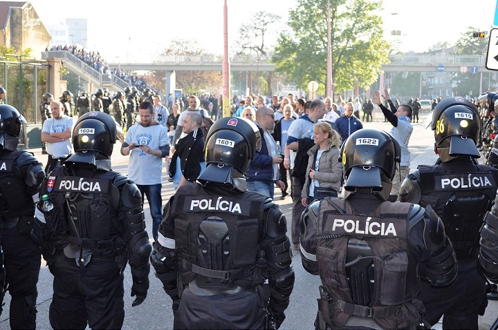 Kollárovu ulicu uzavrú, polícia chystá na derby Spartak - Slovan opatrenia