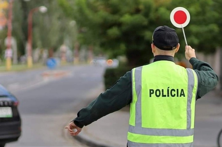 Vodič, ktorý jazdil v sobotu v Trnave na mol opitý, ide za mreže