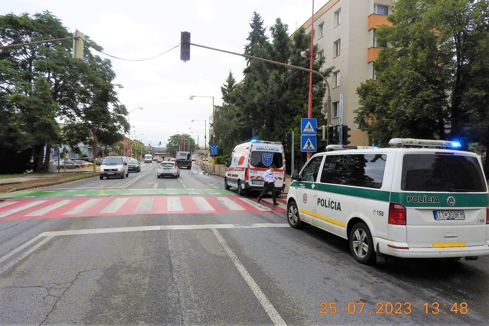 Mladík zrazil v Trnave cyklistu na priechode pre cyklistov, prišiel o vodičák