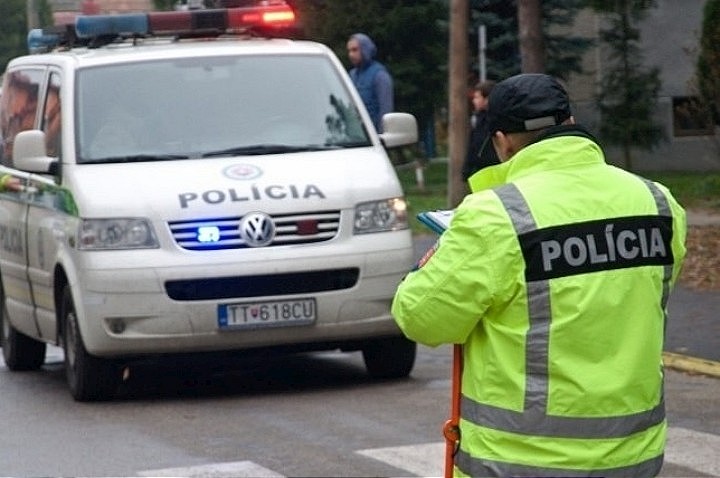 Po Špačinciach jazdil na babete s 2,5 promile, ale bez prilby aj vodičáku